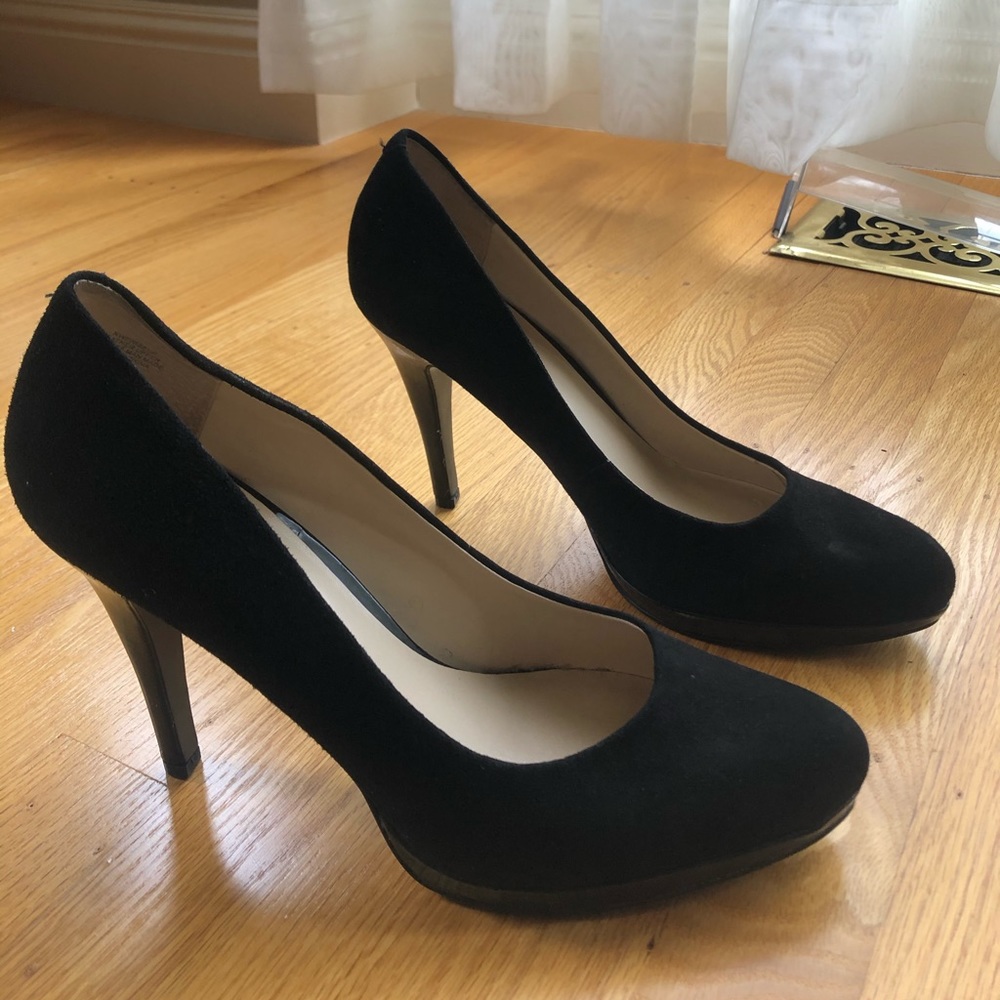 Nine West black Suede Pump heels